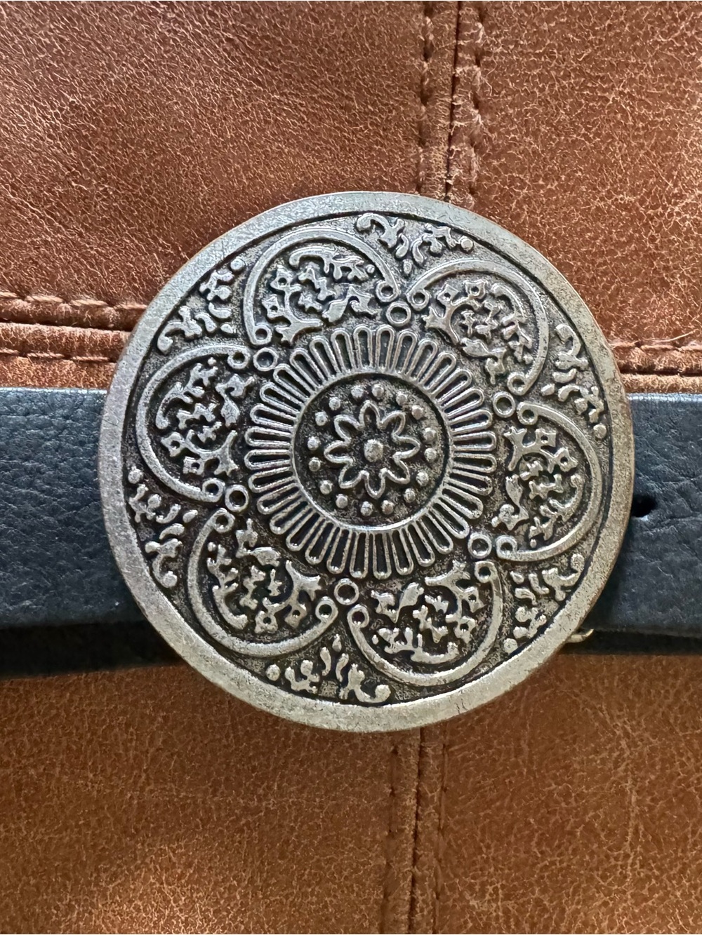 Justin black leather belt silver belt round buckle holes at 34” up to 38 1/2”